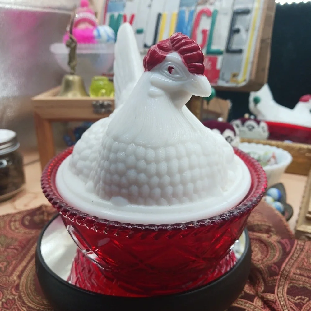 Vtg WESTMORELAND Milk Glass Hen On Amberina Nest SPLIT TAIL Holiday Marriage HON